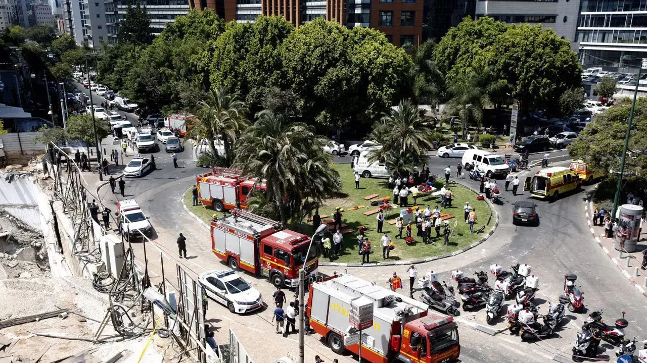 זירת קריסת בניין ברמת החייל זירת קריסת בניין ברמת החייל