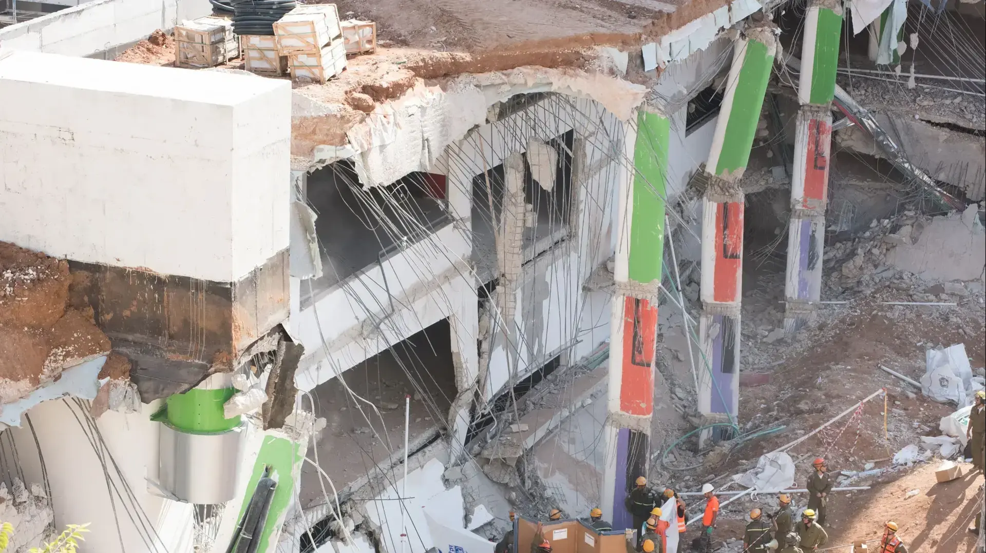 פעולות חילוץ גופה בחניון שקרס בתל אביב 06 ספטמבר 2016 פעולות חילוץ גופה בחניון שקרס בתל אביב 06 ספטמבר 2016