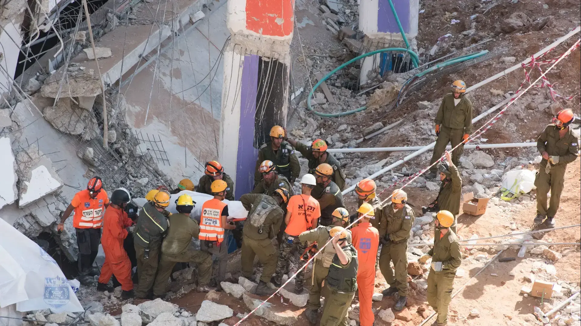 פעולות חילוץ גופה בחניון שקרס בתל אביב 06 ספטמבר 2016 פעולות חילוץ גופה בחניון שקרס בתל אביב 06 ספטמבר 2016