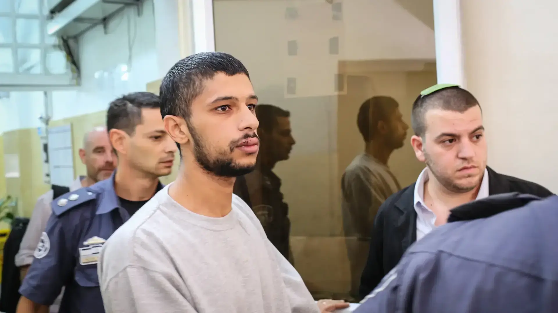 עלי נימר, חשוד בהריגה ובגרימת מוות ברשלנות של בן דודו מוסטפא נימר. בית משפט השלום ירושלים. 8 בספטמבר 2016 עלי נימר, חשוד בהריגה ובגרימת מוות ברשלנות של בן דודו מוסטפא נימר. בית משפט השלום ירושלים. 8 בספטמבר 2016