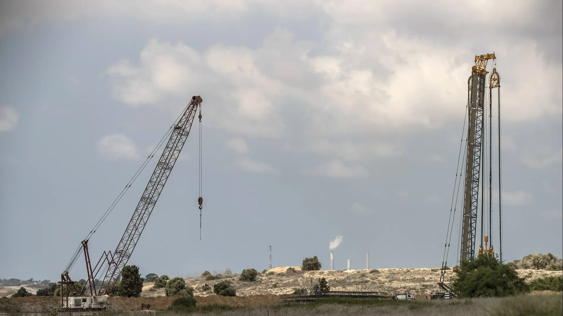 ציוד כבד של כוחות הביטחון ליד גדר המערכת ברצועת עזה, 8 בספטמבר 2016 ציוד כבד של כוחות הביטחון ליד גדר המערכת ברצועת עזה, 8 בספטמבר 2016