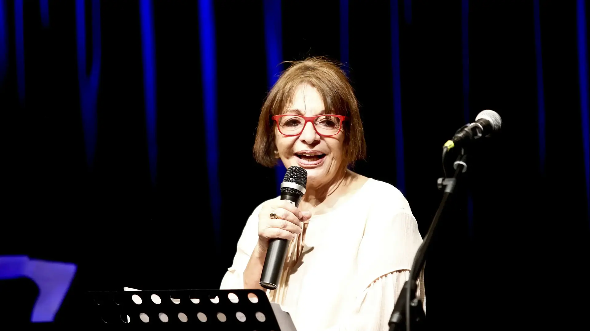 רבקה מיכאלי בארוע מחווה למוטי קירשנבאום במלאת שנה למותו, תיאטרון צוותא 9 בספטמבר 2016 רבקה מיכאלי בארוע מחווה למוטי קירשנבאום במלאת שנה למותו, תיאטרון צוותא 9 בספטמבר 2016