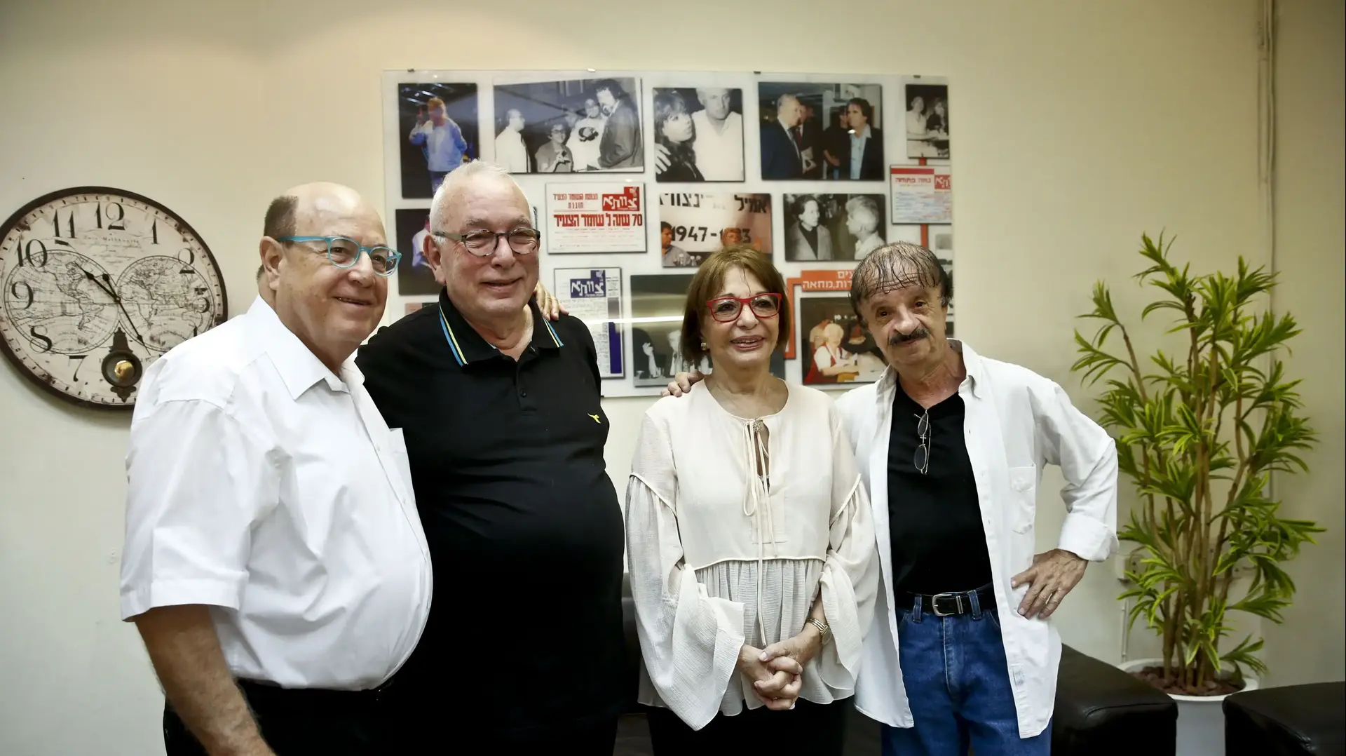 טוביה צפיר, ירון לונדון, רבקה מיכאלי ודובי גל בארוע מחווה למוטי קירשנבאום במלאת שנה למותו, תיאטרון צוותא 9 בספטמבר 2016 טוביה צפיר, ירון לונדון, רבקה מיכאלי ודובי גל בארוע מחווה למוטי קירשנבאום במלאת שנה למותו, תיאטרון צוותא 9 בספטמבר 2016