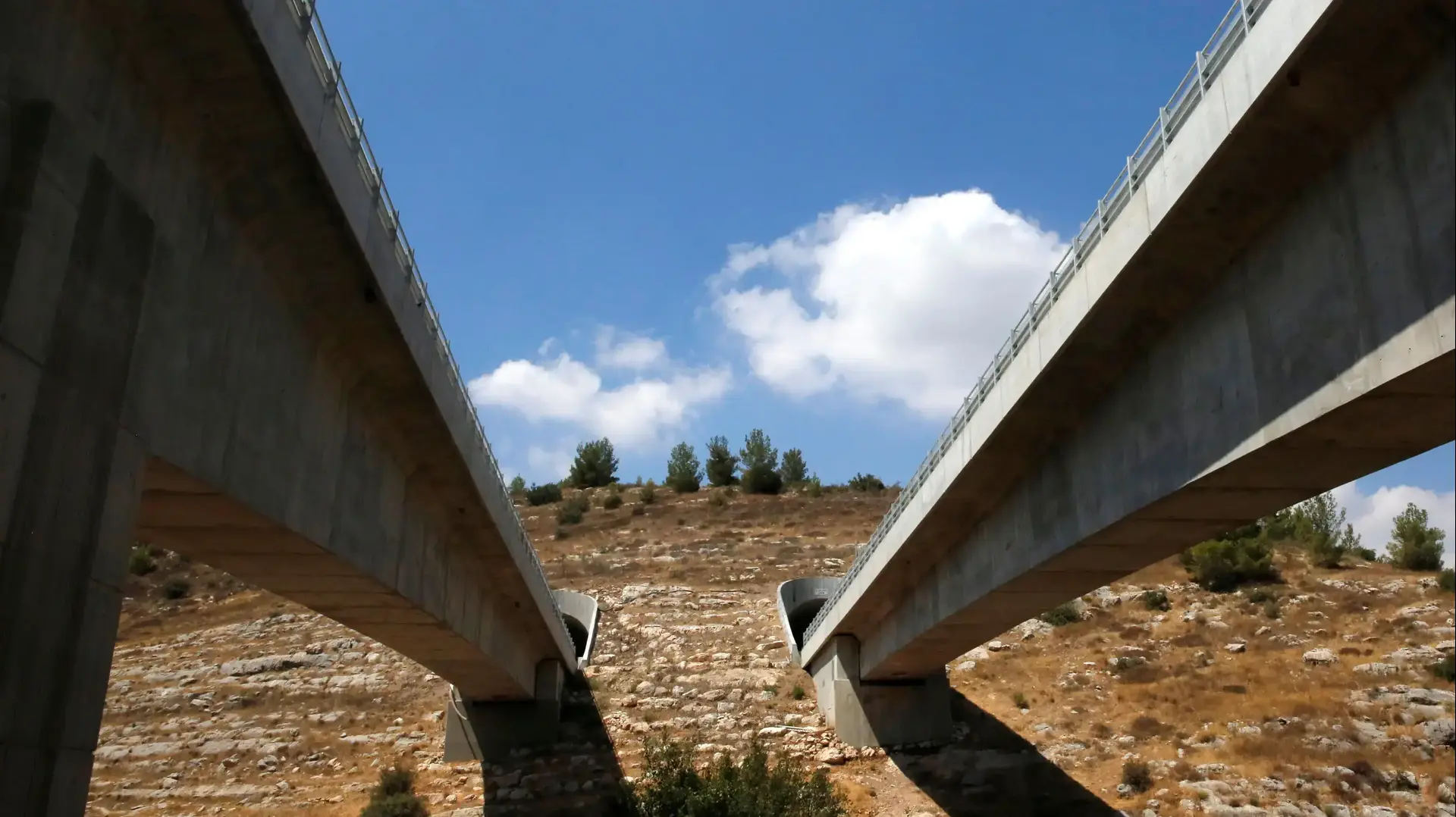 בניית מסלול הרכבת בין תל אביב לירושלים, סמוך לירושלים. ספטמבר 2016 בניית מסלול הרכבת בין תל אביב לירושלים, סמוך לירושלים. ספטמבר 2016