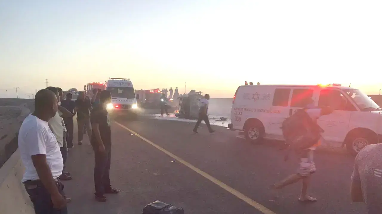 תאונת דרכים בין 3 כלי רכב, מהם 2 שעלו באש בכביש 80 סמוך לצומת ערערה תאונת דרכים בין 3 כלי רכב, מהם 2 שעלו באש בכביש 80 סמוך לצומת ערערה