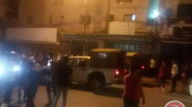 התקהלות סביב חיילות ישראליות שנקלעו לטול כארם התקהלות סביב חיילות ישראליות שנקלעו לטול כארם