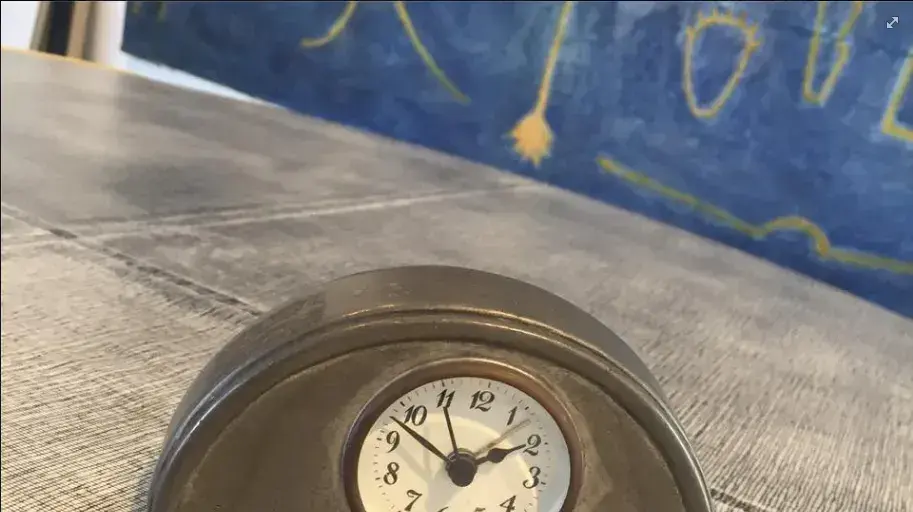 שעון גנוב מקסטיאל שהוחזר על ידי הגנב ופתק בקשת הסליחה שעון גנוב מקסטיאל שהוחזר על ידי הגנב ופתק בקשת הסליחה