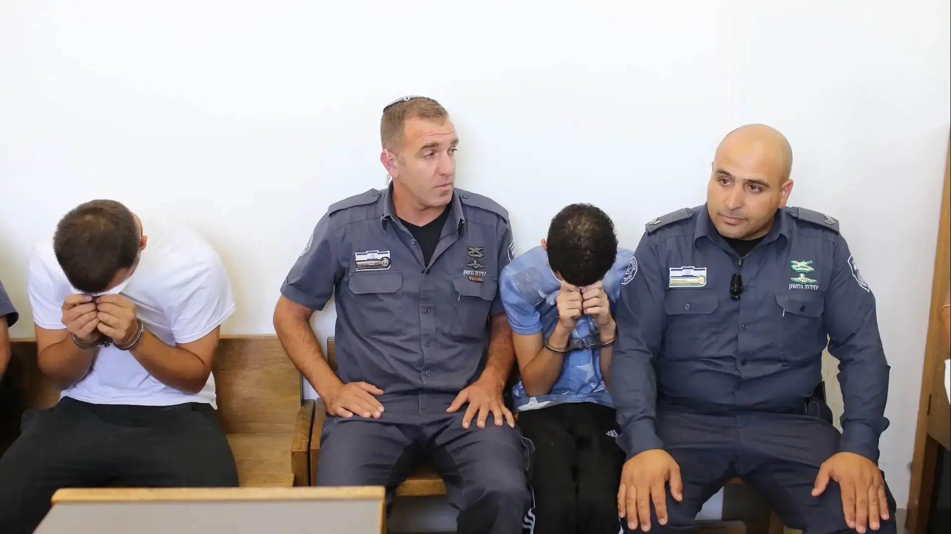 אסף דנן ומתן קיסוס, מואשמים בעבירות אינוס קטינה, סחיטה באיומים והפצת סרטונים, בימ"ש מחוזי ירושלים. ספטמבר 2016 אסף דנן ומתן קיסוס, מואשמים בעבירות אינוס קטינה, סחיטה באיומים והפצת סרטונים, בימ"ש מחוזי ירושלים. ספטמבר 2016