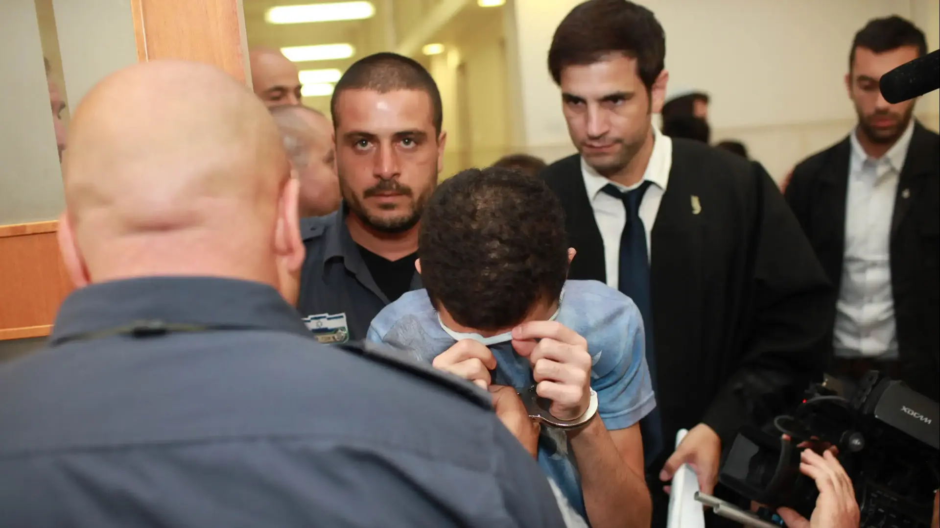 אסף דנן ומתן קיסוס, מואשמים בעבירות אינוס קטינה, סחיטה באיומים והפצת סרטונים, בימ"ש מחוזי ירושלים. ספטמבר 2016 אסף דנן ומתן קיסוס, מואשמים בעבירות אינוס קטינה, סחיטה באיומים והפצת סרטונים, בימ"ש מחוזי ירושלים. ספטמבר 2016