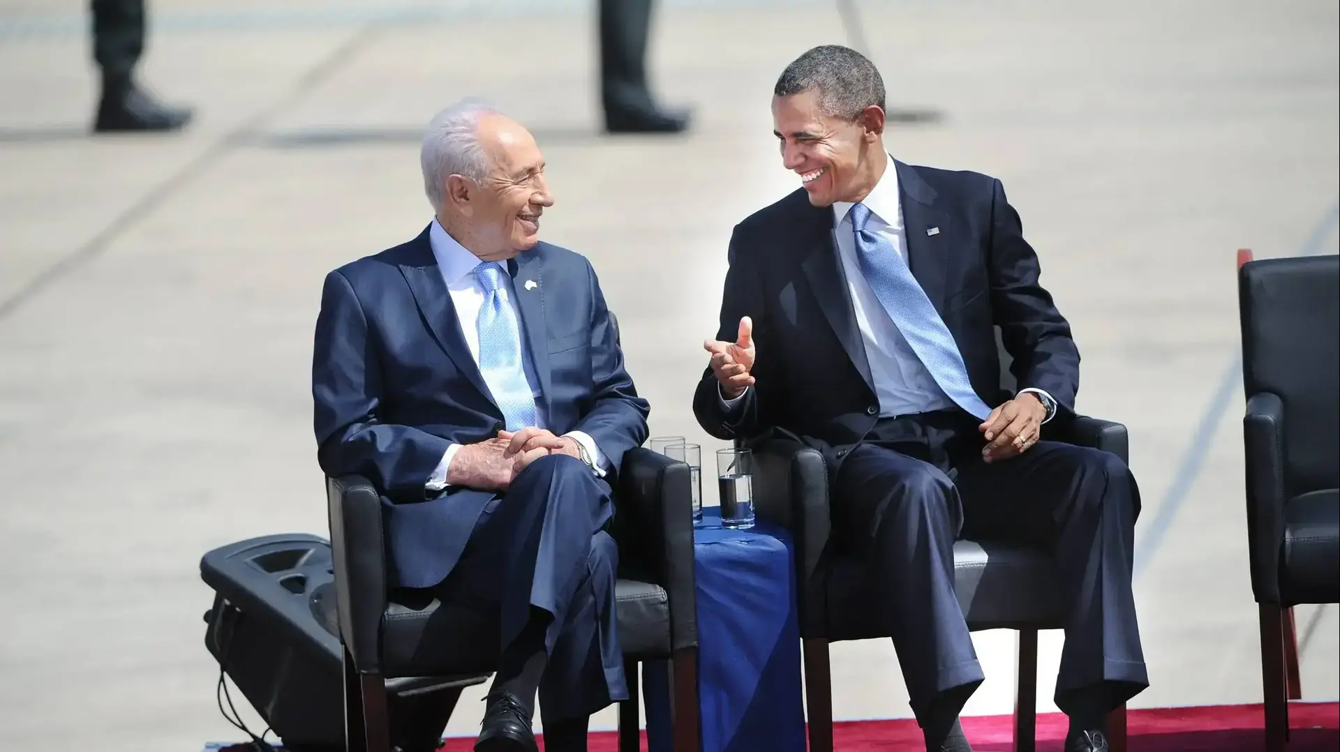 שמעון פרס מקבל את פניו של נשיא ארה"ב ברק אובמה, נתב"ג מרץ 2013 שמעון פרס מקבל את פניו של נשיא ארה"ב ברק אובמה, נתב"ג מרץ 2013