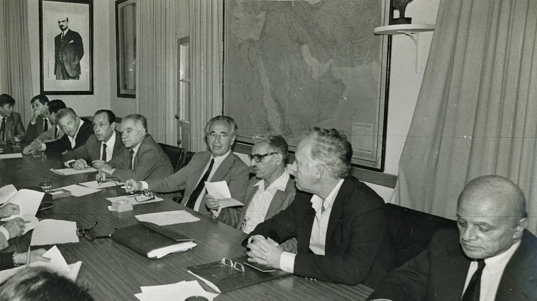ישיבת ממשלה בראשות שמעון פרס בקריה בת"א, 1986 ישיבת ממשלה בראשות שמעון פרס בקריה בת"א, 1986