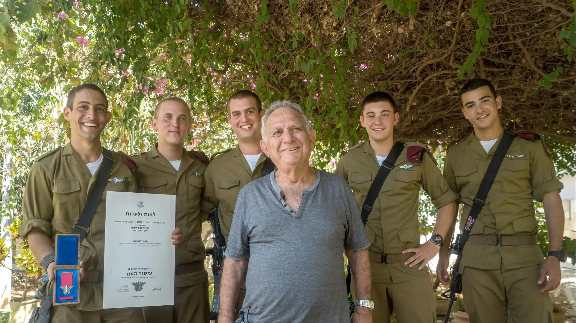 משחזור הצניחה במתלה שנערך הבוקר ע"י גדוד 890 של חטיבת הצנחנים, לציון 60 שנים למבצע קדש. משחזור הצניחה במתלה שנערך הבוקר ע"י גדוד 890 של חטיבת הצנחנים, לציון 60 שנים למבצע קדש.