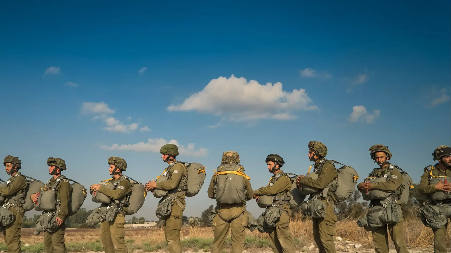 מצ"ב תמונות סטילס ואייטם וידאו משחזור הצניחה במתלה שנערך הבוקר ע"י גדוד 890 של חטיבת הצנחנים, לציון 60 שנים למבצע קדש. מצ"ב תמונות סטילס ואייטם וידאו משחזור הצניחה במתלה שנערך הבוקר ע"י גדוד 890 של חטיבת הצנחנים, לציון 60 שנים למבצע קדש.