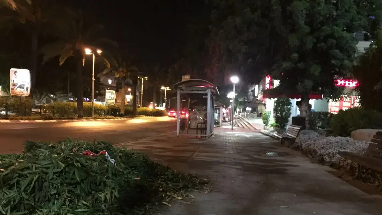 זירת דקירה על רקע פלילי ברחוב אחוזה ברעננה, ספטמבר 2016 זירת דקירה על רקע פלילי ברחוב אחוזה ברעננה, ספטמבר 2016