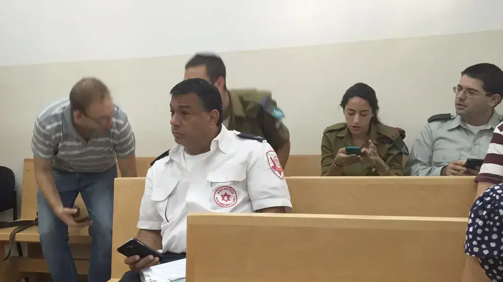 רונן בשארי סגן ראש אגף מבצעים במד?א שכתב את תחקיר מד?א על הירי בחברון על ידי אלאור אזריה. בית הדין הצבאי ביפו 15 בספטמבר 2016 רונן בשארי סגן ראש אגף מבצעים במד?א שכתב את תחקיר מד?א על הירי בחברון על ידי אלאור אזריה. בית הדין הצבאי ביפו 15 בספטמבר 2016