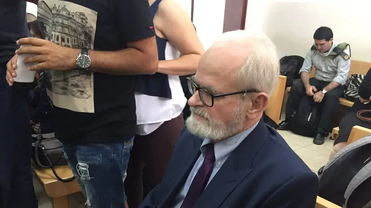 פרופסור יהודה היס, לשעבר ראש המכון לרפואה משפטית באבו כביר, לפני עדותו במשפטו של אלאור אזריה, ספטמבר 2016 פרופסור יהודה היס, לשעבר ראש המכון לרפואה משפטית באבו כביר, לפני עדותו במשפטו של אלאור אזריה, ספטמבר 2016