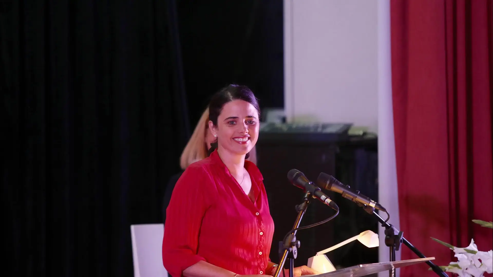 שרת המשפטים איילת שקד בטקס הנחת אבן פינה להיכל המשפט בבת ים. ספטמבר 2016 שרת המשפטים איילת שקד בטקס הנחת אבן פינה להיכל המשפט בבת ים. ספטמבר 2016