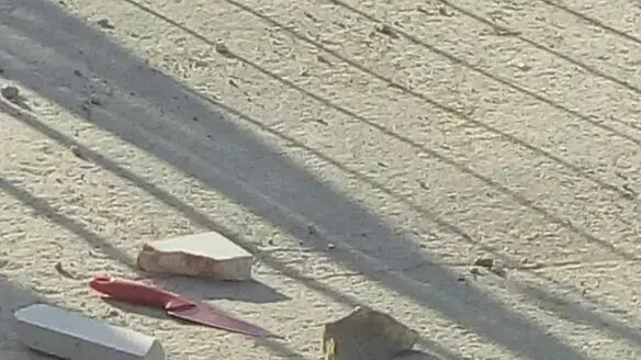 הסכין של המחבל בצומת ג'ילבר בחברון הסכין של המחבל בצומת ג'ילבר בחברון