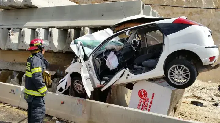 התהפכות רכב בכביש 1 סמוך למחלף חמד שבאזור ירושלים. 17 בספטמבר 2016 התהפכות רכב בכביש 1 סמוך למחלף חמד שבאזור ירושלים. 17 בספטמבר 2016
