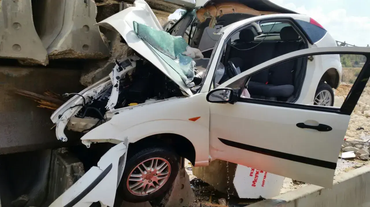 התהפכות רכב בכביש 1 סמוך למחלף חמד שבאזור ירושלים. 17 בספטמבר 2016 התהפכות רכב בכביש 1 סמוך למחלף חמד שבאזור ירושלים. 17 בספטמבר 2016