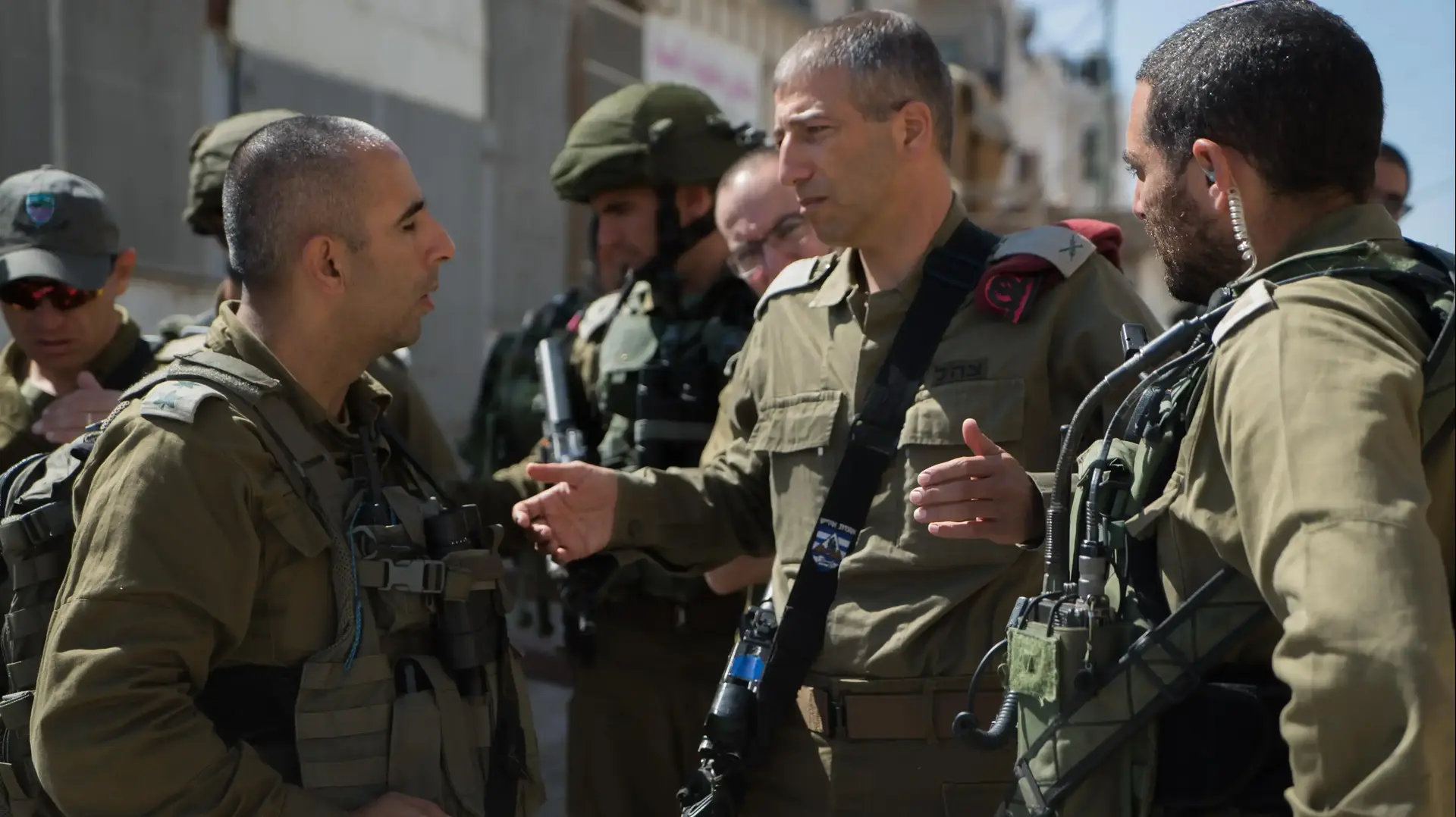 סיור של מפקד אוגדת יהודה ושומרון, תת-אלוף ליאור כרמלי במוקדי הפיגועים שהתרחשו בחברון, 17 בספטמבר 2016 סיור של מפקד אוגדת יהודה ושומרון, תת-אלוף ליאור כרמלי במוקדי הפיגועים שהתרחשו בחברון, 17 בספטמבר 2016