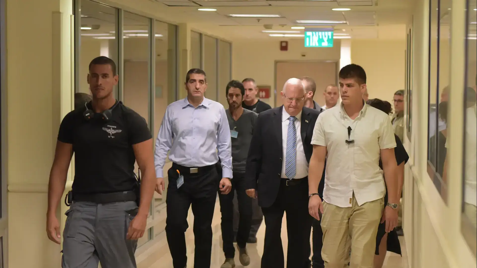 נשיא המדינה ראובן ריבלין מבקר את שמעון פרס בבית החולים שיבא בתל השומר נשיא המדינה ראובן ריבלין מבקר את שמעון פרס בבית החולים שיבא בתל השומר