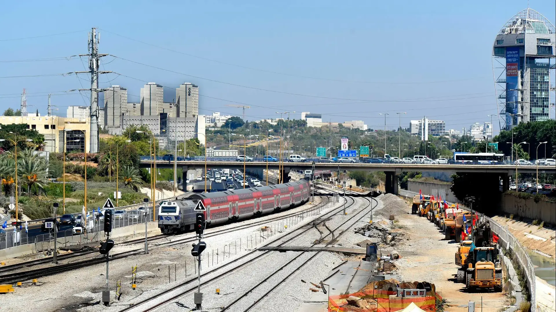 עבודות תשתית בתחנות רכבת בתל אביב. ספטמבר 2016 עבודות תשתית בתחנות רכבת בתל אביב. ספטמבר 2016