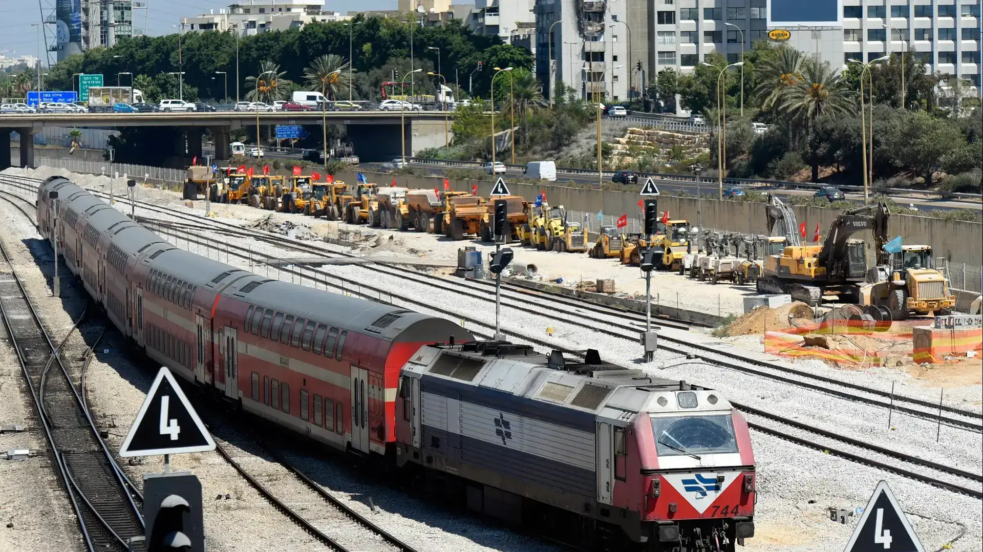 עבודות תשתית בתחנות רכבת בתל אביב. ספטמבר 2016 עבודות תשתית בתחנות רכבת בתל אביב. ספטמבר 2016