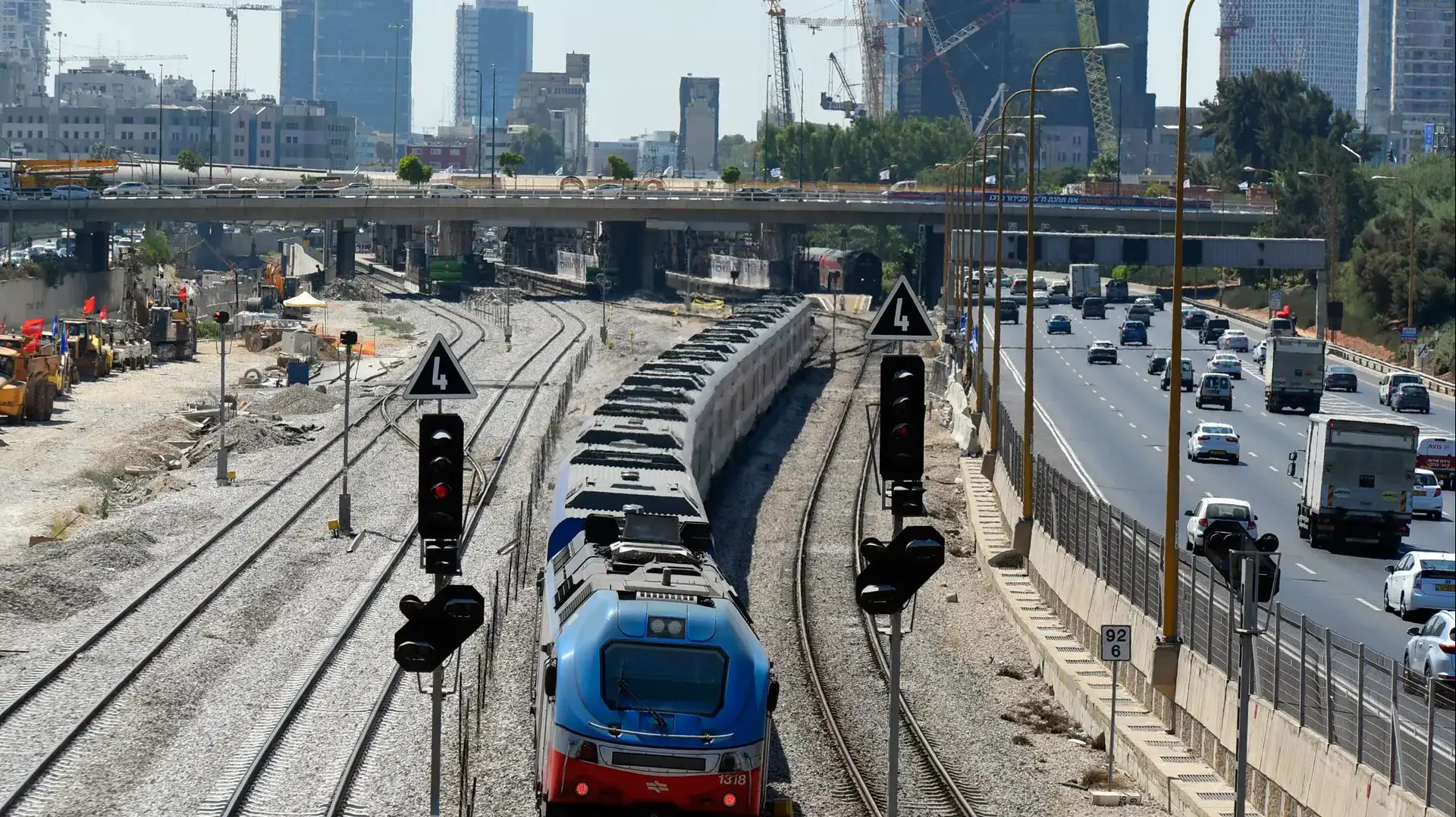 עבודות תשתית בתחנות רכבת בתל אביב. ספטמבר 2016 עבודות תשתית בתחנות רכבת בתל אביב. ספטמבר 2016