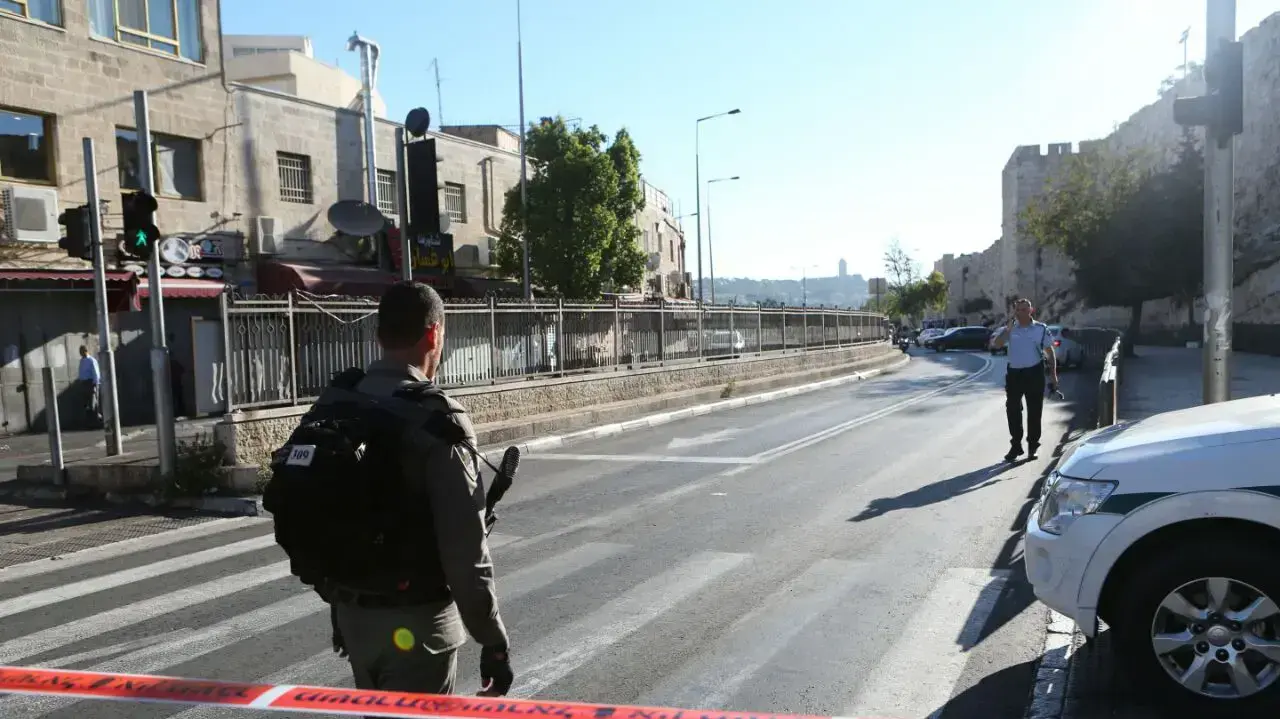 זירת פיגוע דקירה בשער הפרחים, ירושלים. ספטמבר 2016 זירת פיגוע דקירה בשער הפרחים, ירושלים. ספטמבר 2016