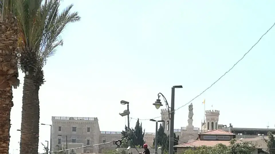מטפלים במצלמות האבטחה, העיר העתיקה, ירושלים. ספטמבר 2016 מטפלים במצלמות האבטחה, העיר העתיקה, ירושלים. ספטמבר 2016