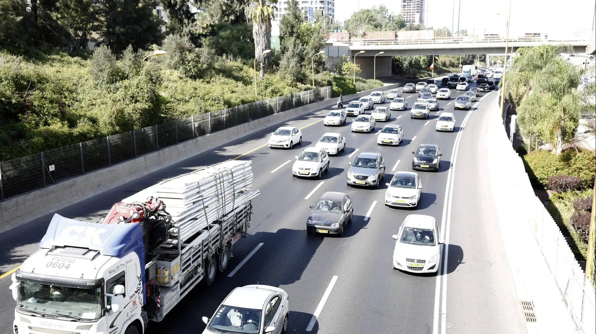 פקקים בנתיבי איילון עבודות בתחנות הרכבת בתל אביב פקקים בנתיבי איילון עבודות בתחנות הרכבת בתל אביב