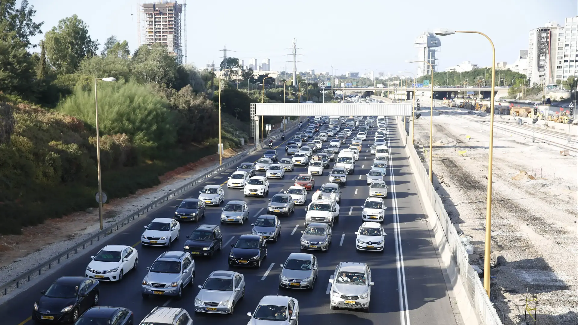 פקקים אילון  בגלל עבודות ברכבת
