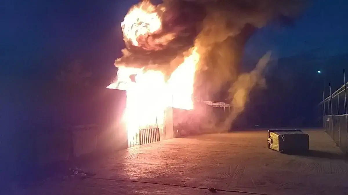 שריפה במחנה הפליטים מוריה, לסבוס, יוון, 19 בספטמבר 2016 שריפה במחנה הפליטים מוריה, לסבוס, יוון, 19 בספטמבר 2016