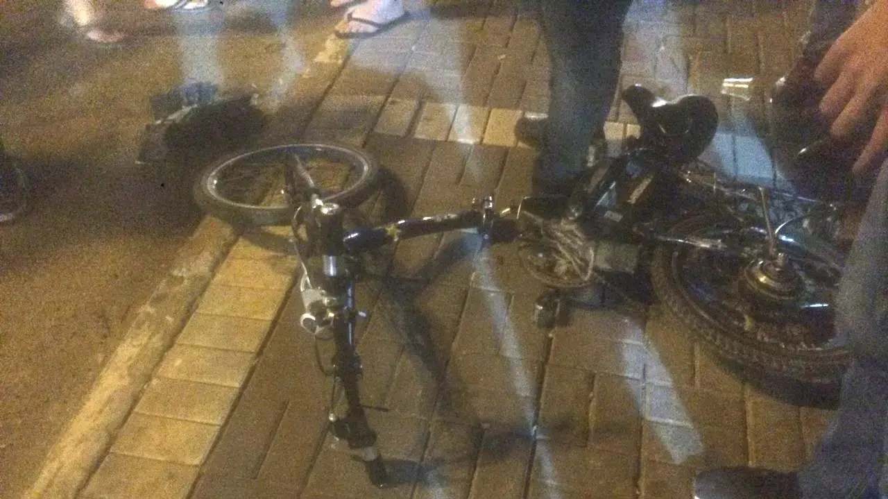 מוחמד חטיב ושאדי מנסור, נפגעו על ידי רכב כשרכבו באופניים חשמליים. ספטמבר 2016 מוחמד חטיב ושאדי מנסור, נפגעו על ידי רכב כשרכבו באופניים חשמליים. ספטמבר 2016