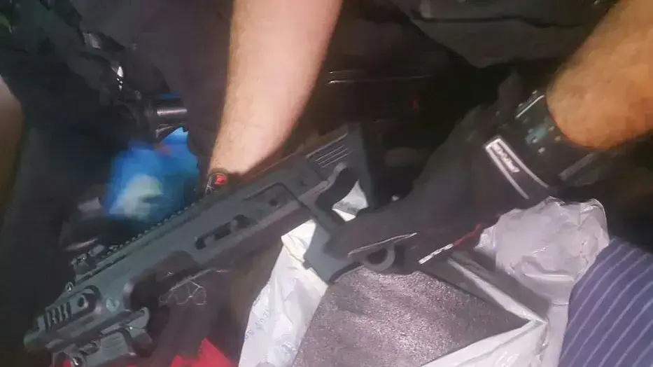 אמצעי לחימה שנתפסו במבצע של המשטרה ומגב בעיסאוויה ובשועפאט, 22 בספטמבר 2016 אמצעי לחימה שנתפסו במבצע של המשטרה ומגב בעיסאוויה ובשועפאט, 22 בספטמבר 2016