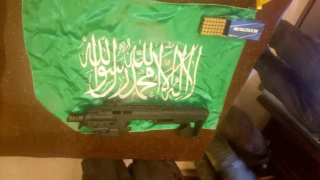 אמצעי לחימה שנתפסו במבצע של המשטרה ומגב בעיסאוויה ובשועפאט, 22 בספטמבר 2016 אמצעי לחימה שנתפסו במבצע של המשטרה ומגב בעיסאוויה ובשועפאט, 22 בספטמבר 2016