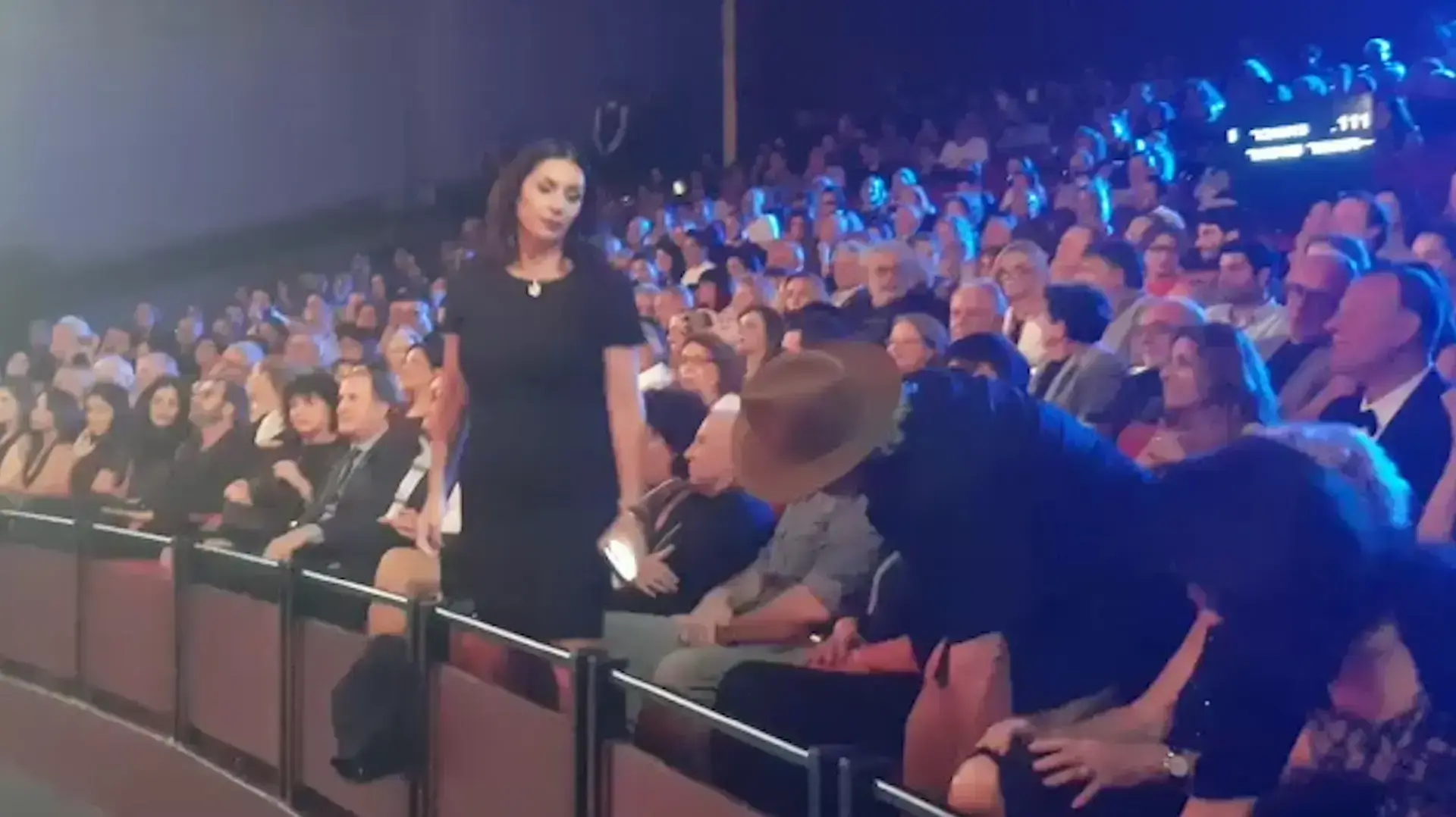 מירי רגב נוטשת את טקס פרסי אופיר מירי רגב נוטשת את טקס פרסי אופיר