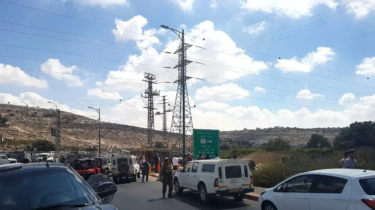 זירת ניסיון פיגוע דקירה בצומת אליאס שבסמוך לחברון, ספטמבר 2016 זירת ניסיון פיגוע דקירה בצומת אליאס שבסמוך לחברון, ספטמבר 2016