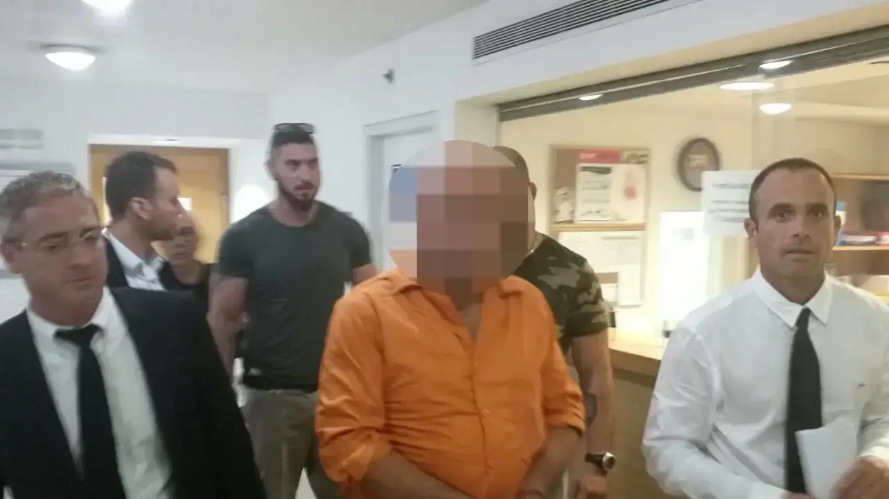 אביו של החתן שבחתונתו אירע רצח בפרדס חנה, בהארכת מעצרו בבית משפט השלום בחיפה, 23 בספטמבר 2016 אביו של החתן שבחתונתו אירע רצח בפרדס חנה, בהארכת מעצרו בבית משפט השלום בחיפה, 23 בספטמבר 2016