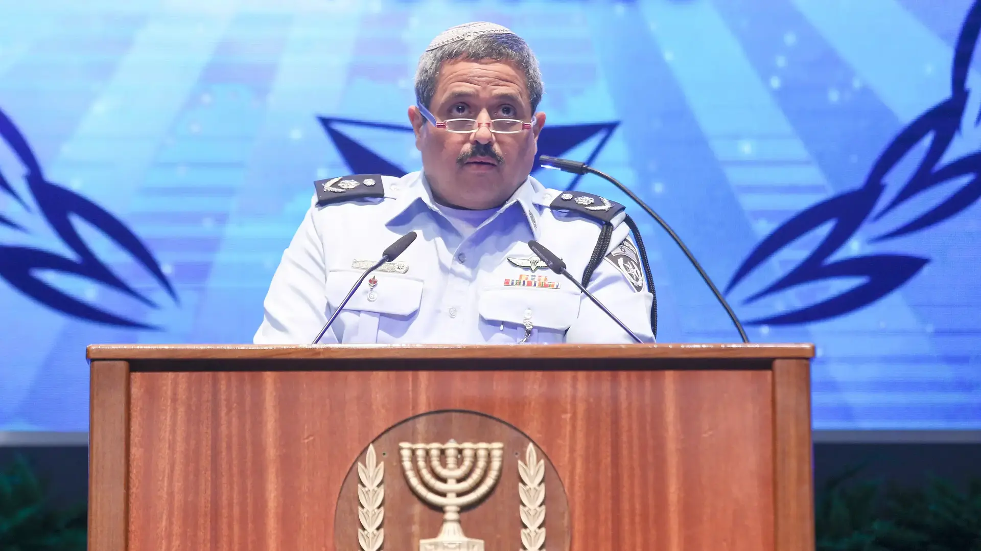 מפכ"ל המשטרה רוני אלשיך, טקס העיטורים והצל"שים של משטרת ישראל במכללה הלאומית לשוטרים בבית שמש. 22 בספטמבר 2016 מפכ"ל המשטרה רוני אלשיך, טקס העיטורים והצל"שים של משטרת ישראל במכללה הלאומית לשוטרים בבית שמש. 22 בספטמבר 2016