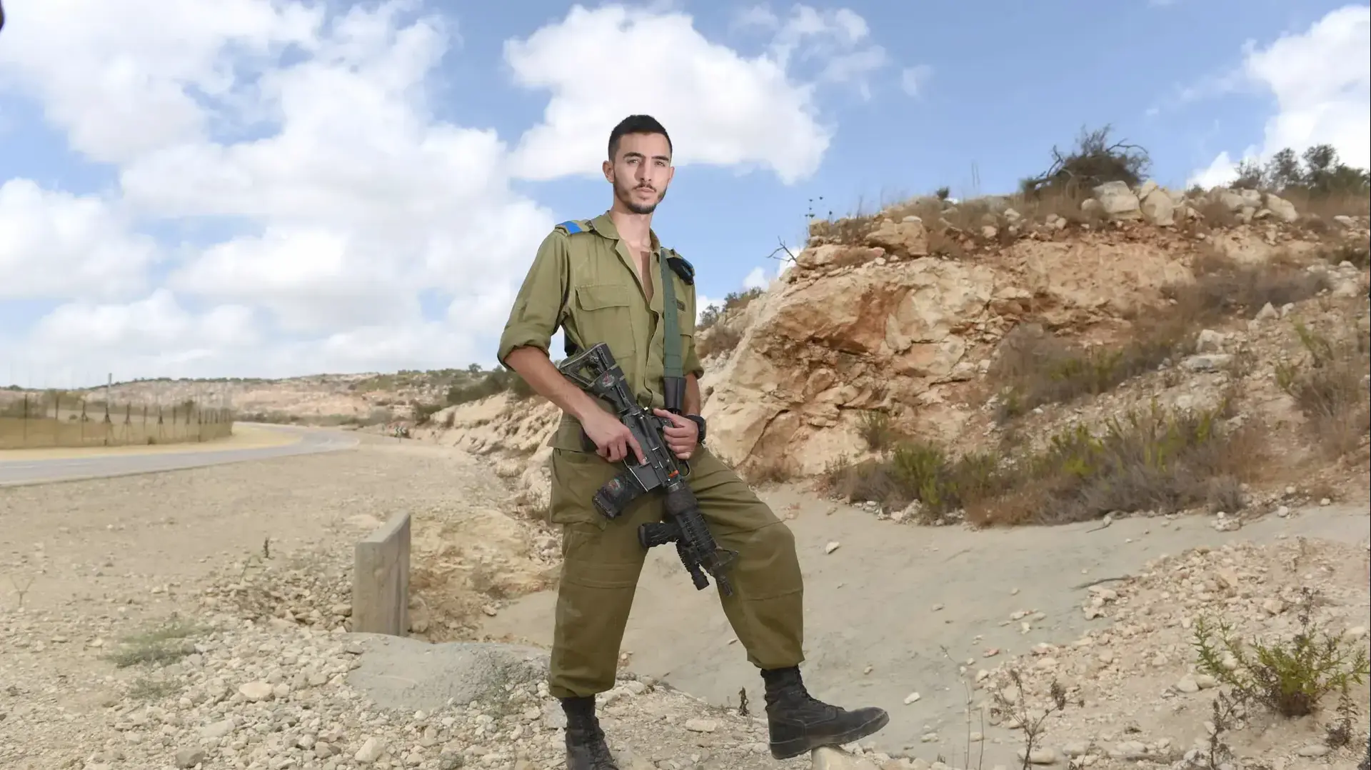 עומרי גבאי, קיבל תעודת הערכה על תפקודו במהלך פיגוע דקירה סמוך למושב סלעית בפברואר 2016. 22 בספטמבר 2016 עומרי גבאי, קיבל תעודת הערכה על תפקודו במהלך פיגוע דקירה סמוך למושב סלעית בפברואר 2016. 22 בספטמבר 2016