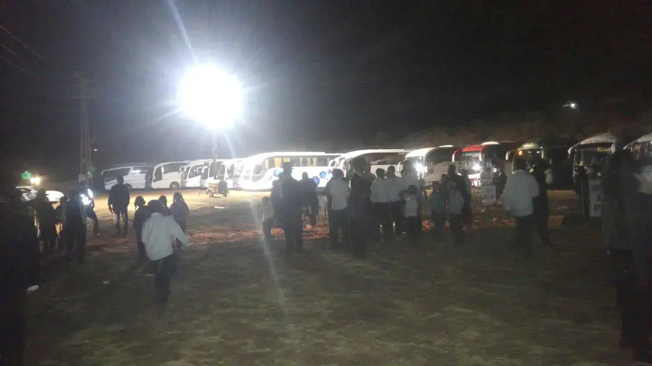 חסידי הרב אליעזר ברלנד באירוע סליחות מחוץ לכלא צלמון. ספטמבר 2016 חסידי הרב אליעזר ברלנד באירוע סליחות מחוץ לכלא צלמון. ספטמבר 2016
