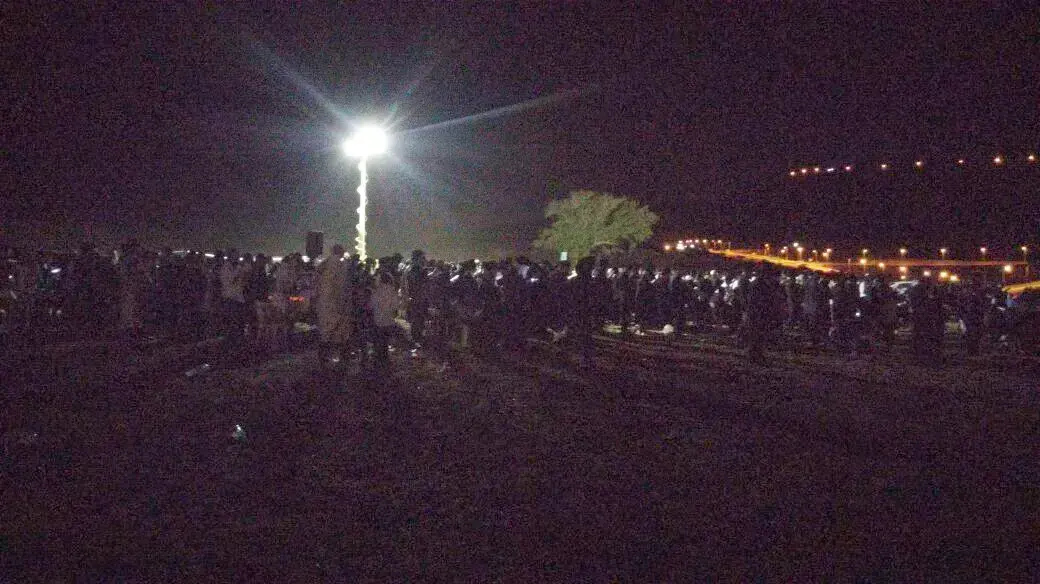 חסידי הרב אליעזר ברלנד באירוע סליחות מחוץ לכלא צלמון. ספטמבר 2016 חסידי הרב אליעזר ברלנד באירוע סליחות מחוץ לכלא צלמון. ספטמבר 2016