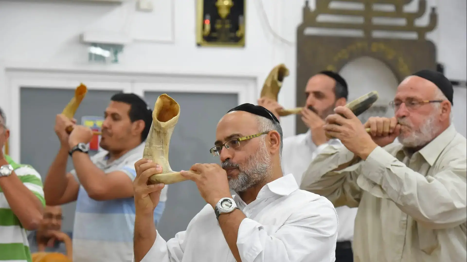 סדנת תקיעה בשופר, המרכז הרוחני העולמי ליהדות תימן. ראש העין ספטמבר 2016 סדנת תקיעה בשופר, המרכז הרוחני העולמי ליהדות תימן. ראש העין ספטמבר 2016
