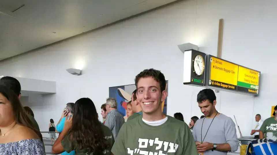 אמנון מרמור, חייל בודד שעלה לישראל מארה"ב לפני חודש, נמל התעופה בניו יורק, ארה"ב. ספטמבר 2016 אמנון מרמור, חייל בודד שעלה לישראל מארה"ב לפני חודש, נמל התעופה בניו יורק, ארה"ב. ספטמבר 2016