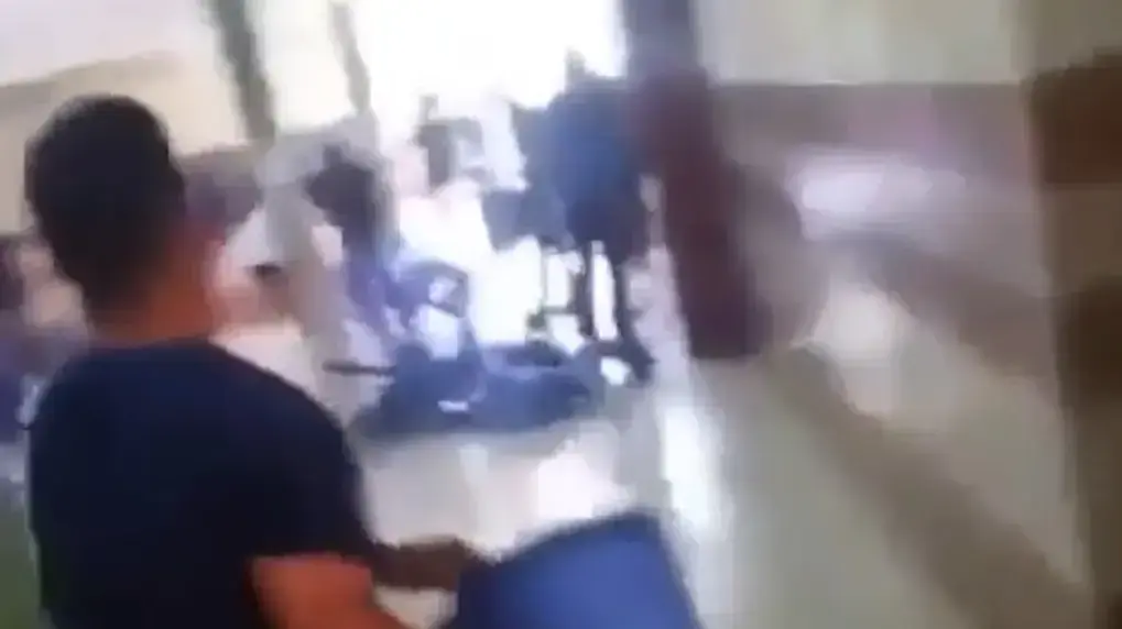 עשרות תלמידים משתי משפחות תועדו משתתפים בקטטה המונית בערערה שבנגב עשרות תלמידים משתי משפחות תועדו משתתפים בקטטה המונית בערערה שבנגב