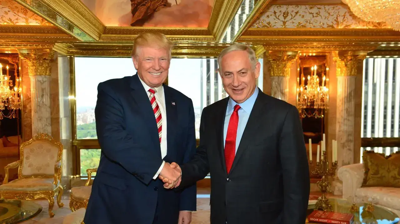 המועמד הרפובליקני לנשיאות דונלד טראמפ וראש הממשלה בנימין נתניהו במהלך פגישתם בבניין טראמפ בניו יורק, ספטמבר 2016 המועמד הרפובליקני לנשיאות דונלד טראמפ וראש הממשלה בנימין נתניהו במהלך פגישתם בבניין טראמפ בניו יורק, ספטמבר 2016
