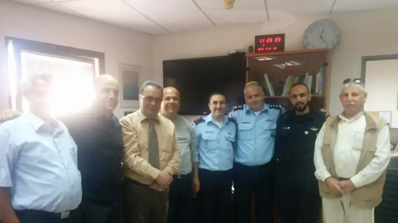פגישה בין תושבי גילה ובית צפפה לגבי רמקולים לקריאת המואזין במטה משטרת מוריה פגישה בין תושבי גילה ובית צפפה לגבי רמקולים לקריאת המואזין במטה משטרת מוריה