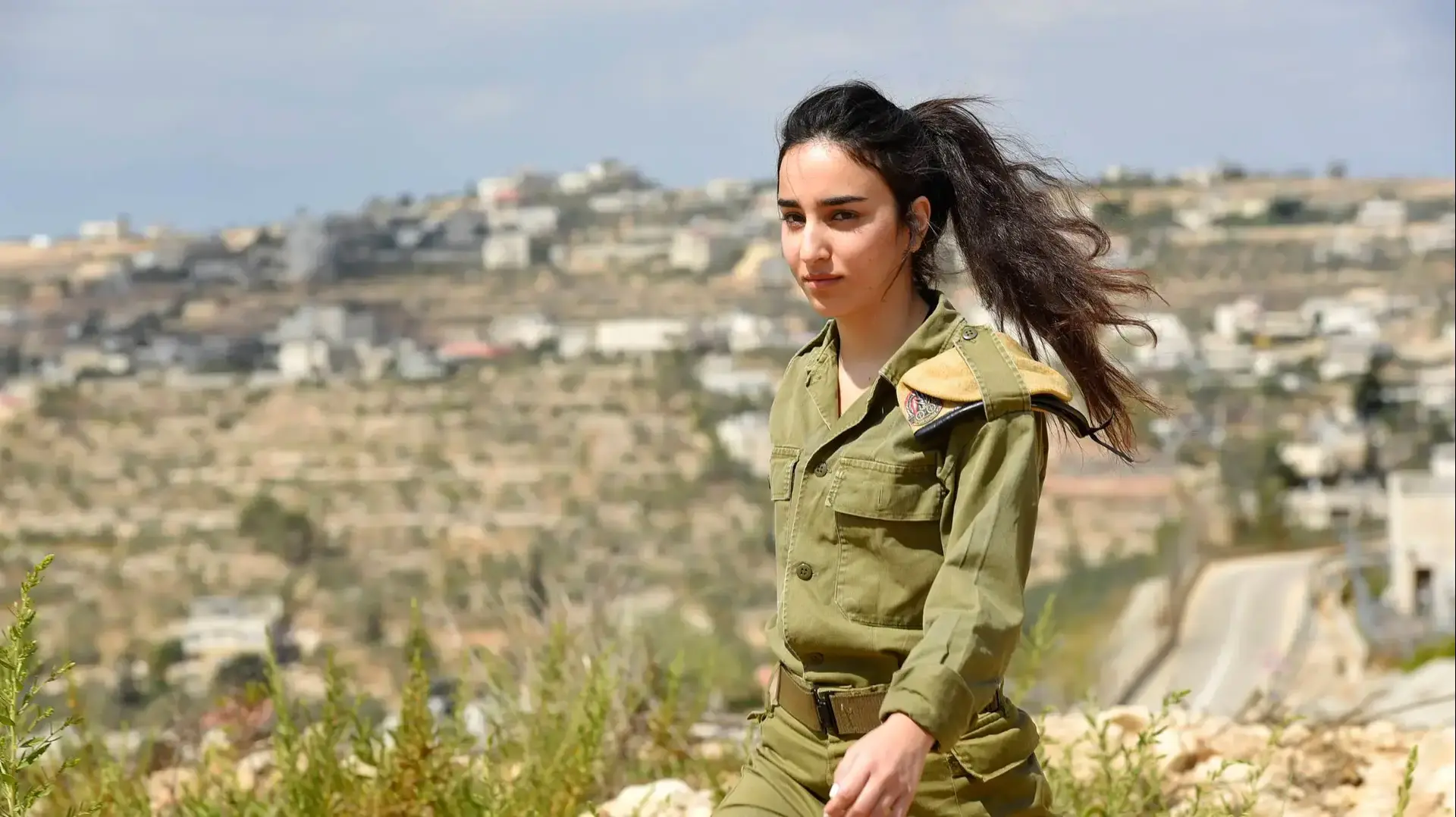 סמל בר מזרחי, תצפיתנית בחמ"ל עטרות בגזרת בנימין. סיכלה חדירת חמושים בפברואר 2016. הר אדר 27 בספטמבר 2016 סמל בר מזרחי, תצפיתנית בחמ"ל עטרות בגזרת בנימין. סיכלה חדירת חמושים בפברואר 2016. הר אדר 27 בספטמבר 2016